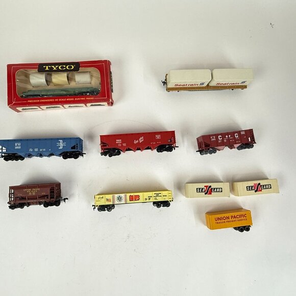 HO Scale Vintage 7 Train Cars , 3 Trailers Sea train Sea Land, Union Pacific - Picture 1 of 6
